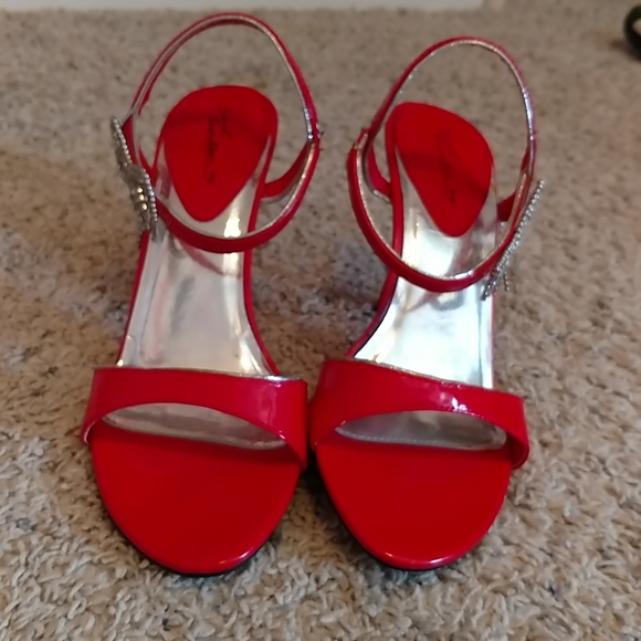 Red High heels - Picture 2 of 4